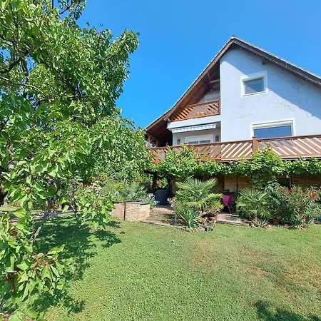 Borostyan Haz بيت للعطل *